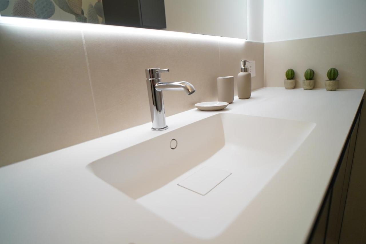 La Perla Di Bari - Private Parking Apartment ภายนอก รูปภาพ